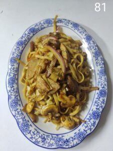 81. Chow mein με χοιρινό τσα σάο