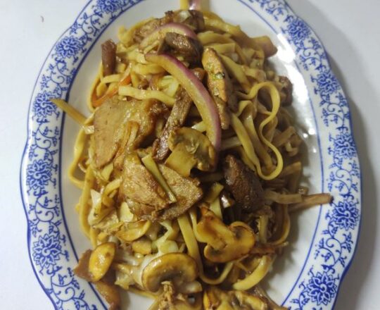 81. Chow mein με χοιρινό τσα σάο