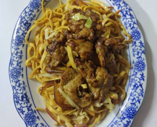 82. Chow mein με μοσχάρι