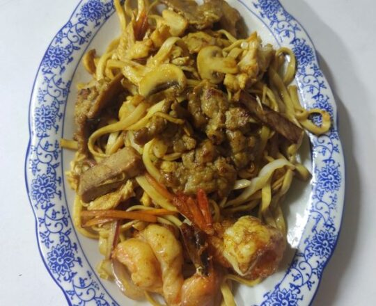 83. Σπέσιαλ Chow mein