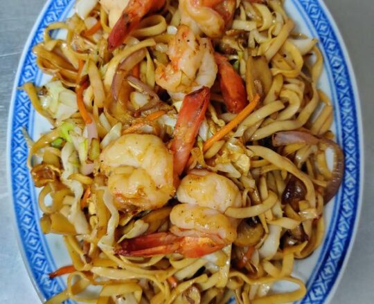 84. Chow mein με γαρίδες