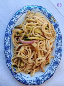 85. ΦανΦαν Chow mein (ζεστό ή κρύο) (1 πιπεριά)