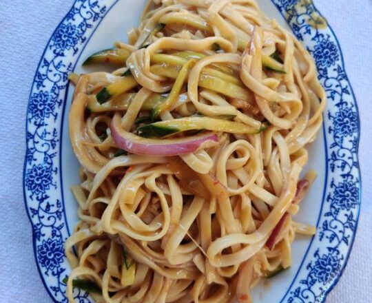85. ΦανΦαν Chow mein (ζεστό ή κρύο) (1 πιπεριά)